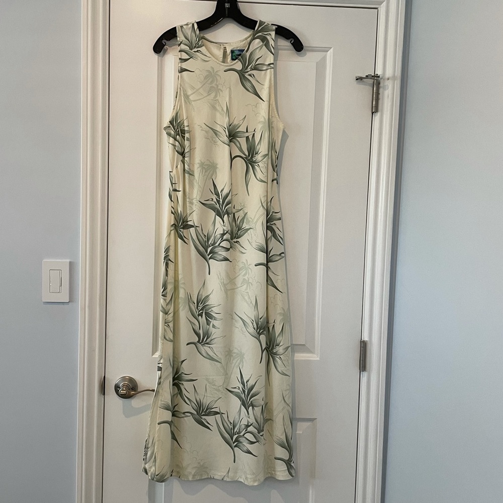Off-white with Green Design Hawaiian Dress
